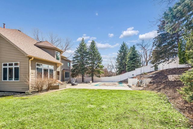 9118 Victoria Drive, Eden Prairie, MN 55347