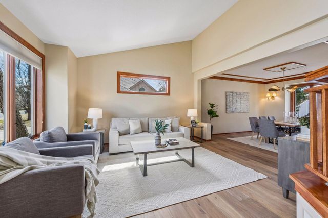 9118 Victoria Drive, Eden Prairie, MN 55347