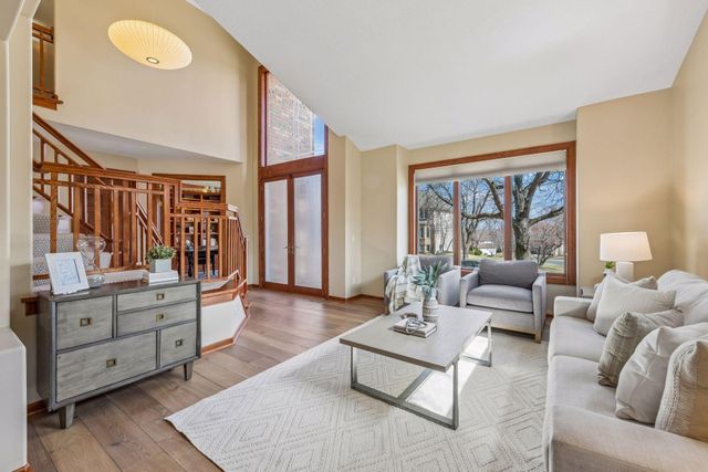 9118 Victoria Drive, Eden Prairie, MN 55347