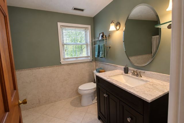 32 Sibley Rd, Sutton, MA 01590
