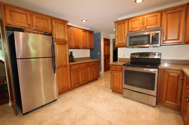 32 Sibley Rd, Sutton, MA 01590