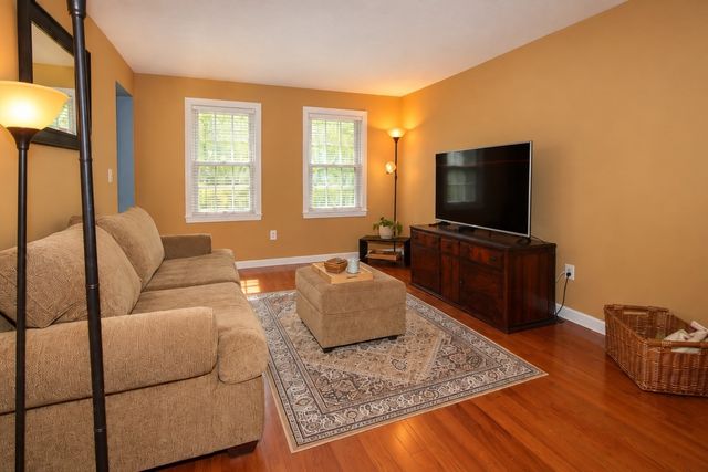 32 Sibley Rd, Sutton, MA 01590