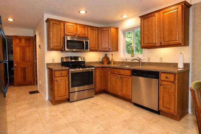 32 Sibley Rd, Sutton, MA 01590