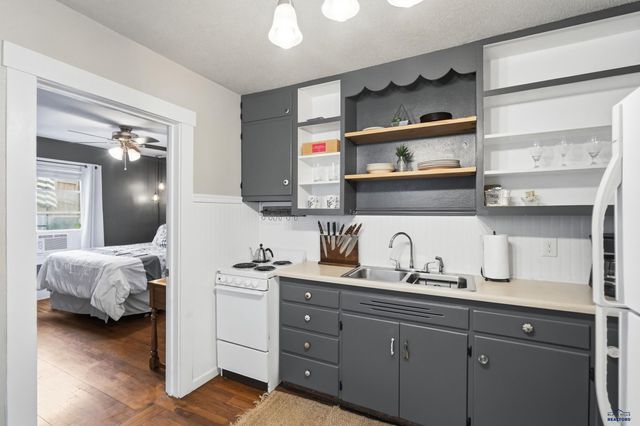 1120 MT RUSHMORE RD, Rapid City, SD 57701