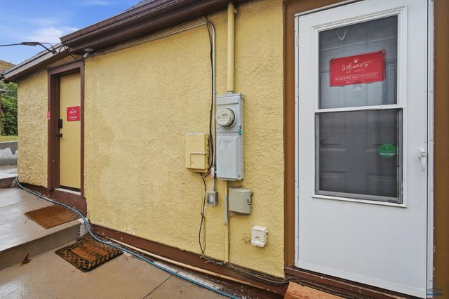 1120 MT RUSHMORE RD, Rapid City, SD 57701