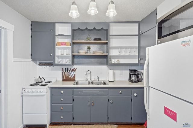 1120 MT RUSHMORE RD, Rapid City, SD 57701