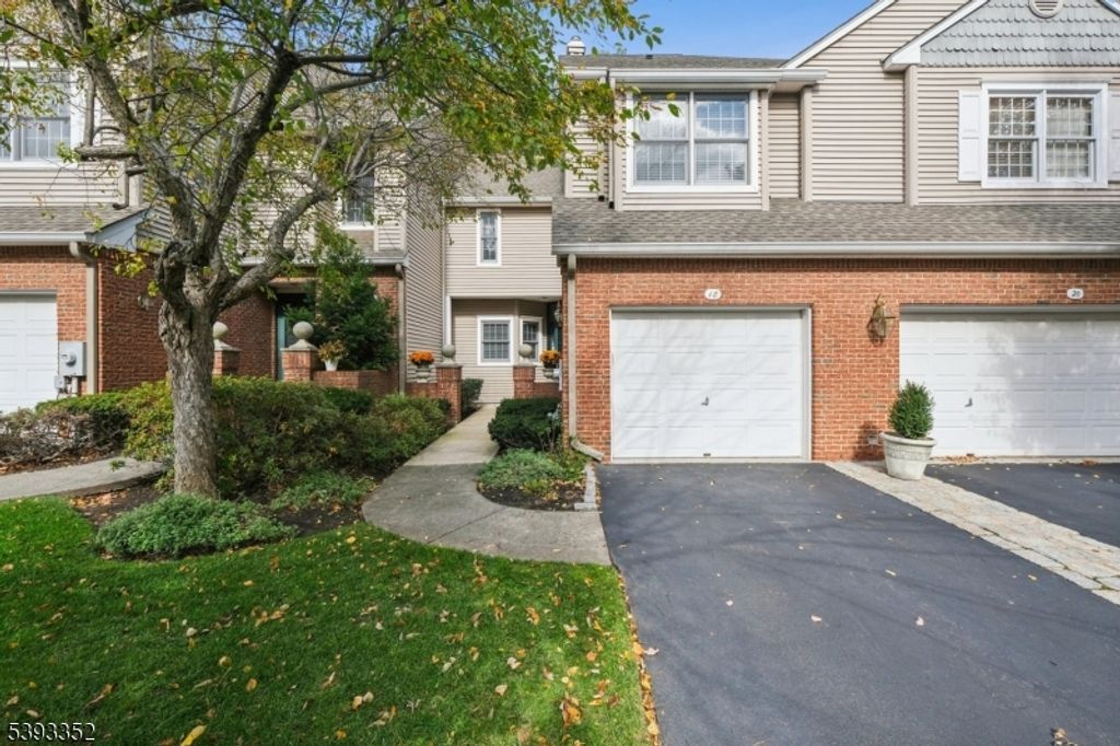 18 Harkey Ct, Roseland Boro, NJ 07068