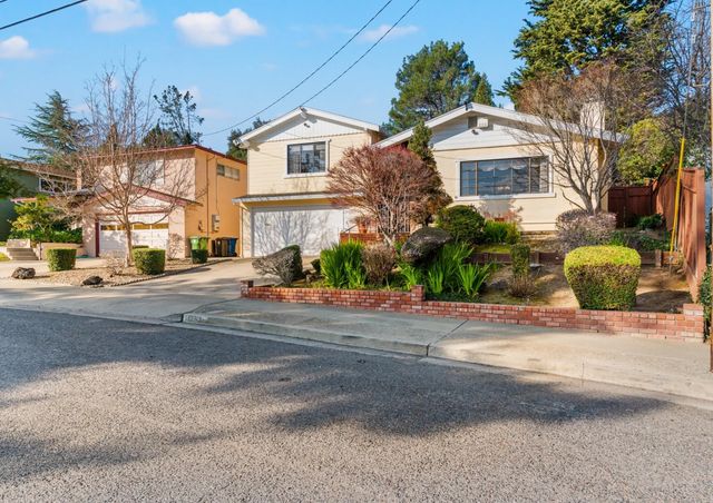 18153 Plymouth Dr, Castro Valley, CA 94546