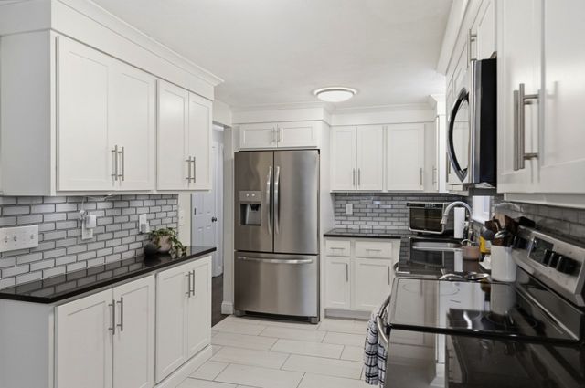 547 Tremont St, Rehoboth, MA 02769