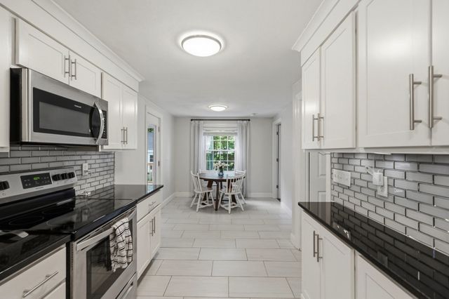 547 Tremont St, Rehoboth, MA 02769