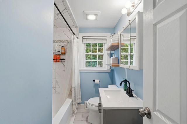 547 Tremont St, Rehoboth, MA 02769