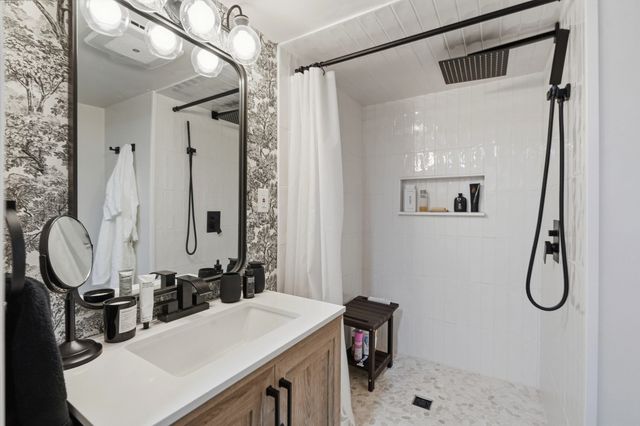 547 Tremont St, Rehoboth, MA 02769