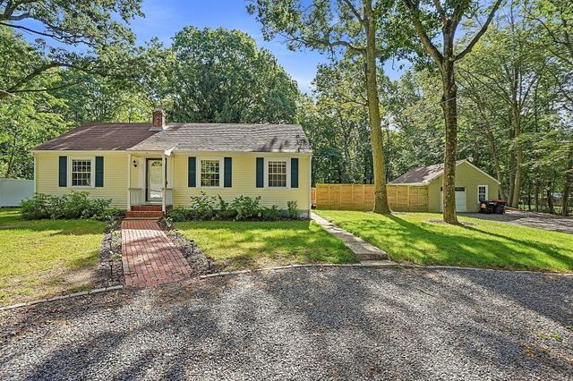 547 Tremont St, Rehoboth, MA 02769