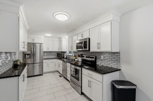 547 Tremont St, Rehoboth, MA 02769