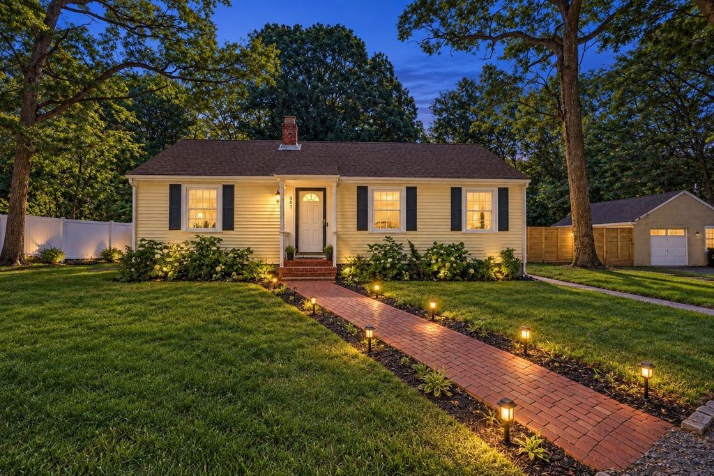 547 Tremont St, Rehoboth, MA 02769