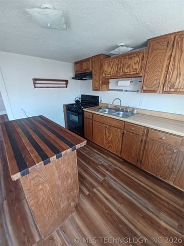 402 N Broadway, Checotah, OK 74426