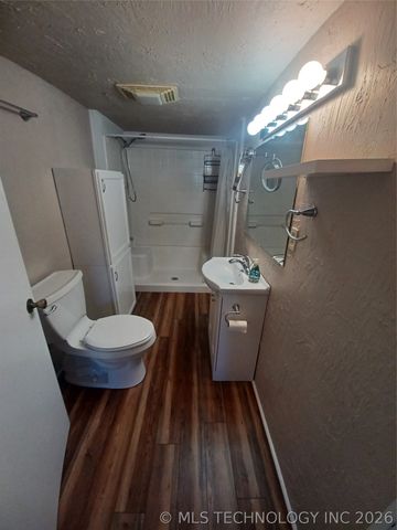 402 N Broadway, Checotah, OK 74426