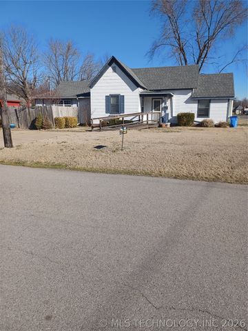 402 N Broadway, Checotah, OK 74426
