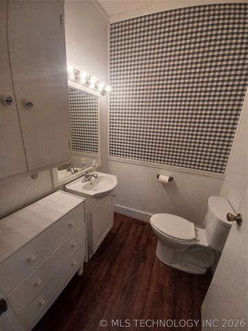 402 N Broadway, Checotah, OK 74426