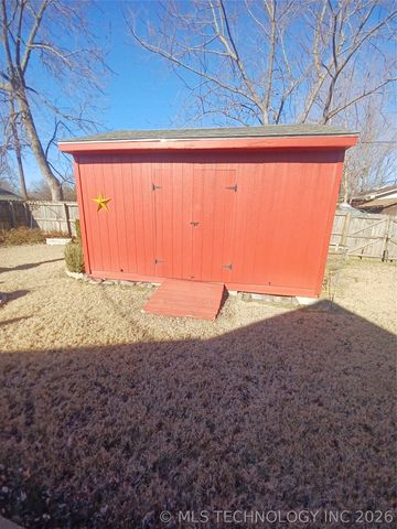 402 N Broadway, Checotah, OK 74426