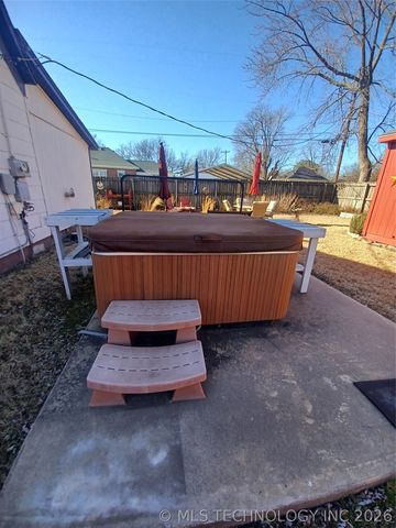 402 N Broadway, Checotah, OK 74426