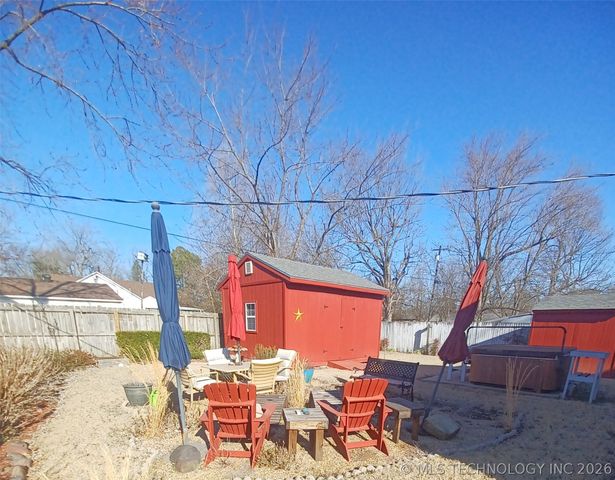 402 N Broadway, Checotah, OK 74426