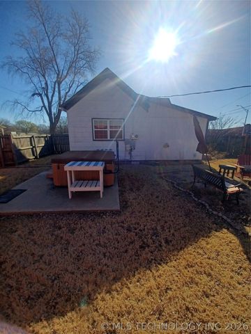 402 N Broadway, Checotah, OK 74426