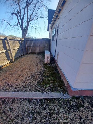 402 N Broadway, Checotah, OK 74426