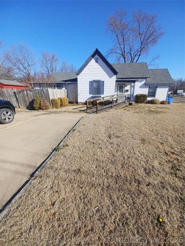 402 N Broadway, Checotah, OK 74426