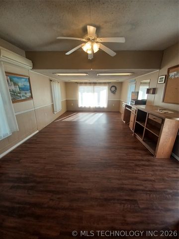 402 N Broadway, Checotah, OK 74426