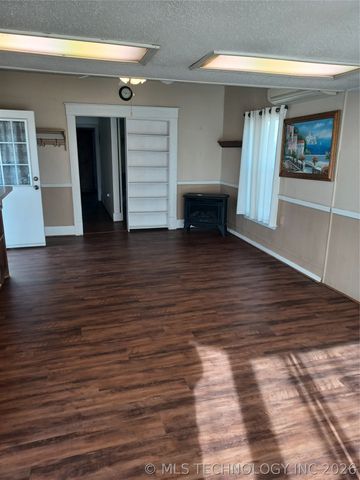 402 N Broadway, Checotah, OK 74426