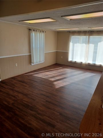 402 N Broadway, Checotah, OK 74426