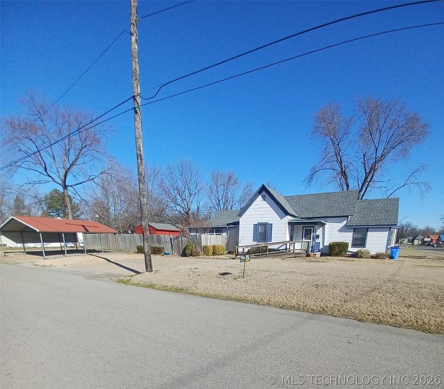402 N Broadway, Checotah, OK 74426