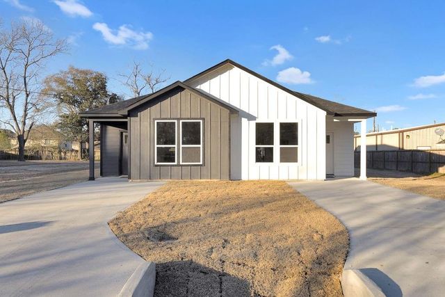 104 Runnels Street, Willis, TX 77378