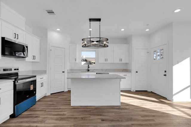 104 Runnels Street, Willis, TX 77378