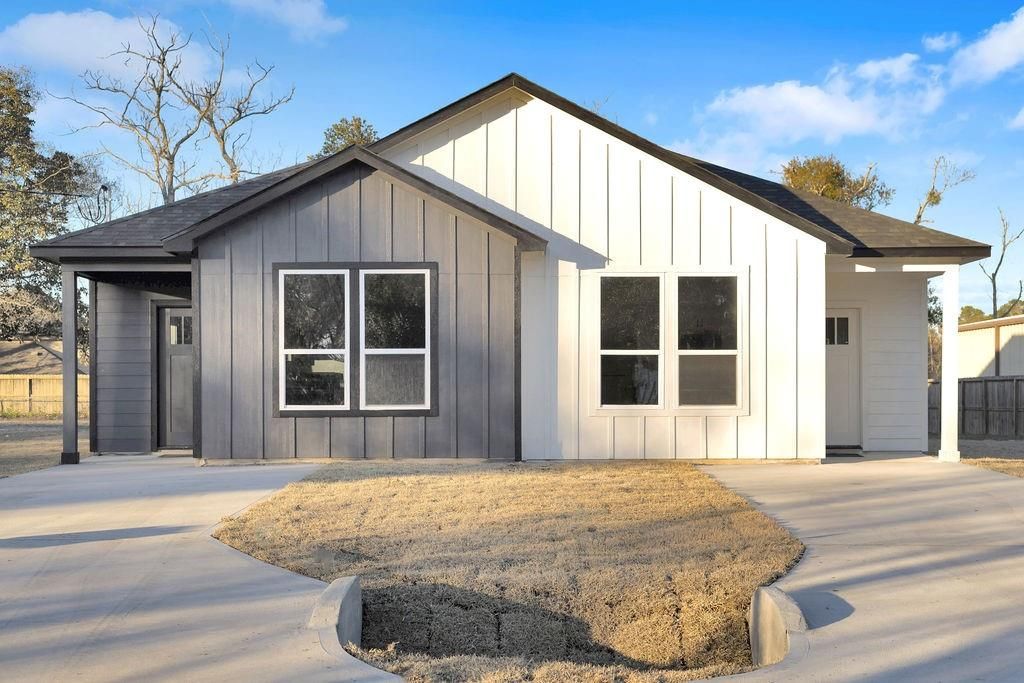 104 Runnels Street, Willis, TX 77378