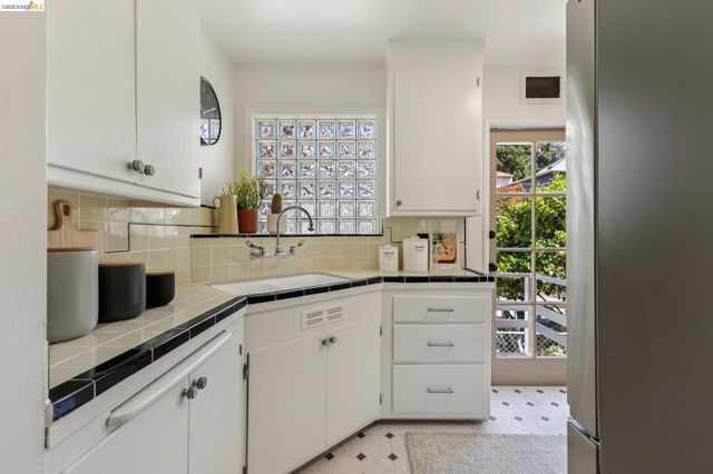 2218 Parker St, Berkeley, CA 94704