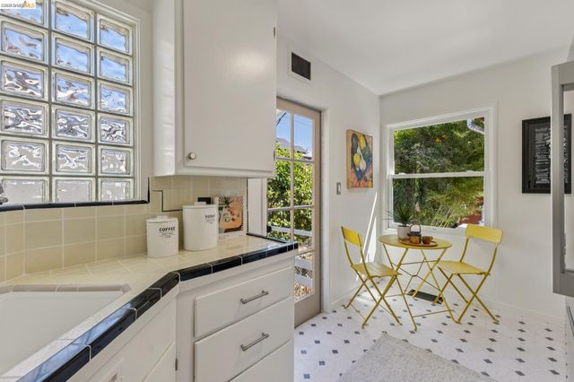 2218 Parker St, Berkeley, CA 94704