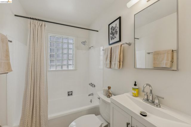 2218 Parker St, Berkeley, CA 94704