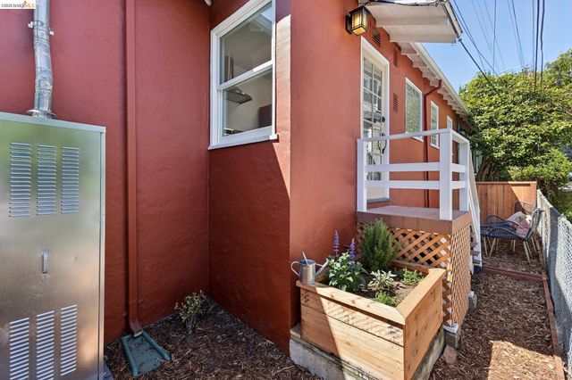 2218 Parker St, Berkeley, CA 94704