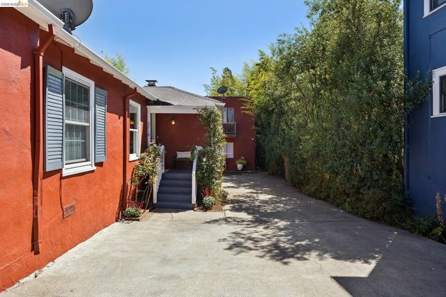 2218 Parker St, Berkeley, CA 94704