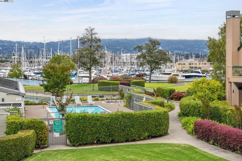 937 Independence Dr, Alameda, CA 94501
