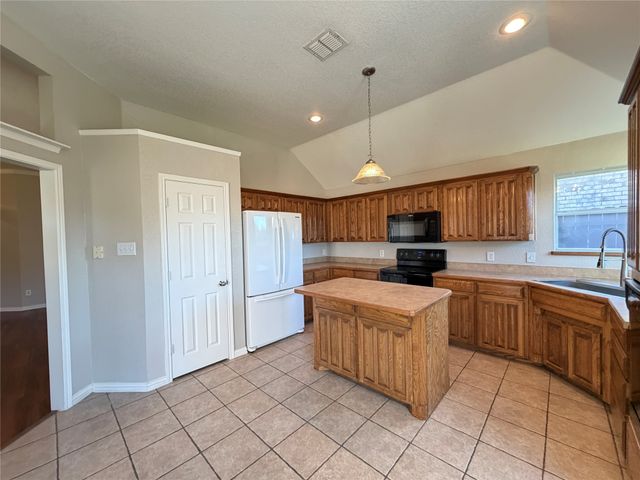 5932 Highcrest Drive, Watauga, TX 76148