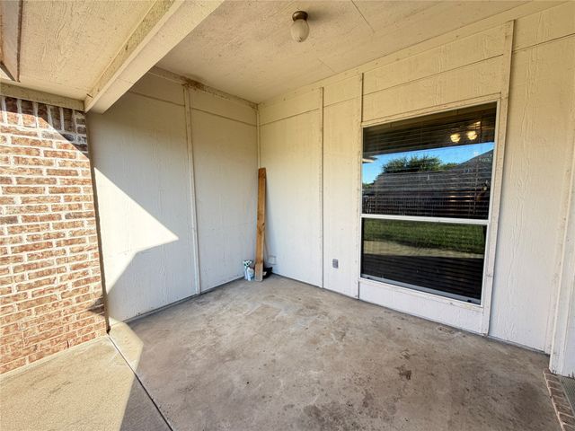5932 Highcrest Drive, Watauga, TX 76148