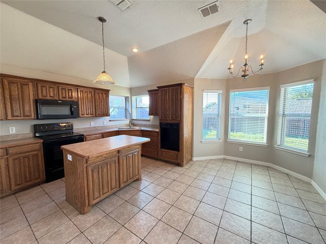 5932 Highcrest Drive, Watauga, TX 76148