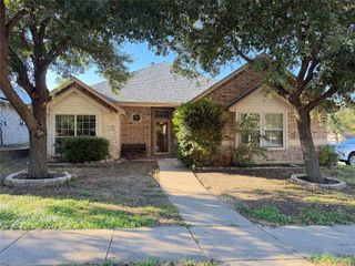 5932 Highcrest Drive, Watauga, TX 76148