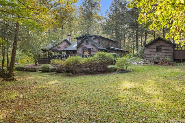 31 Barrett Circle Court, Carmel, NY 10512