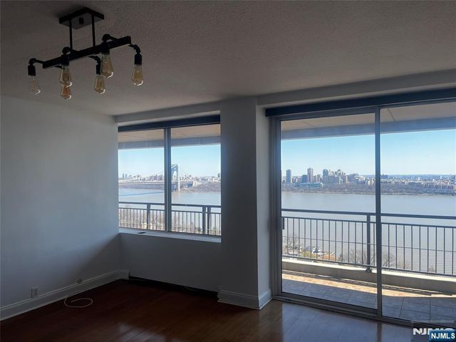 4 Horizon Road 1210, Fort Lee, NJ 07024