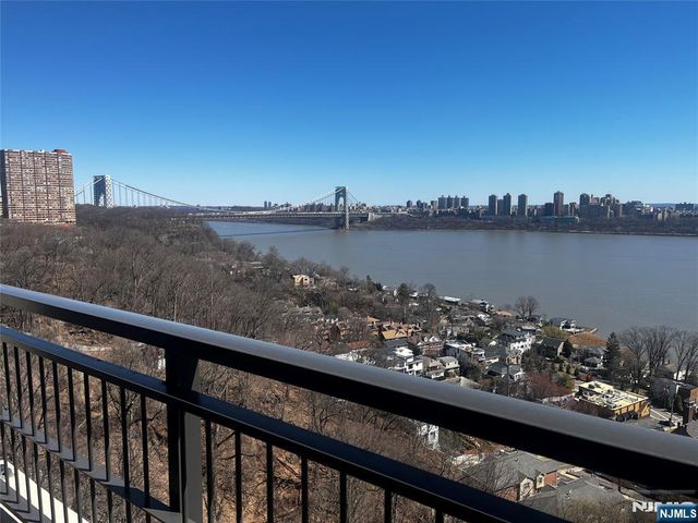 4 Horizon Road 1210, Fort Lee, NJ 07024