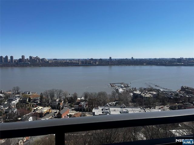 4 Horizon Road 1210, Fort Lee, NJ 07024